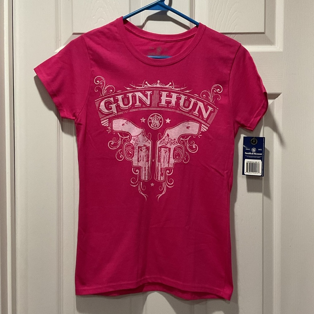 Smith & Wesson Pink GUN HUN Graphic Tee 2 revolvers design women S